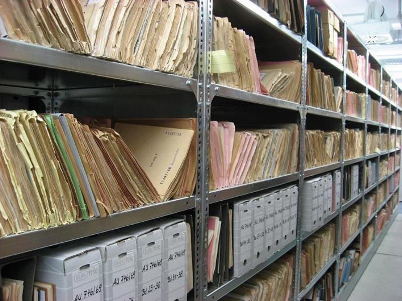 Przechowywanie i archiwizowanie dokumentów firmowych – czy warto zdecydować się na tego typu usługi?