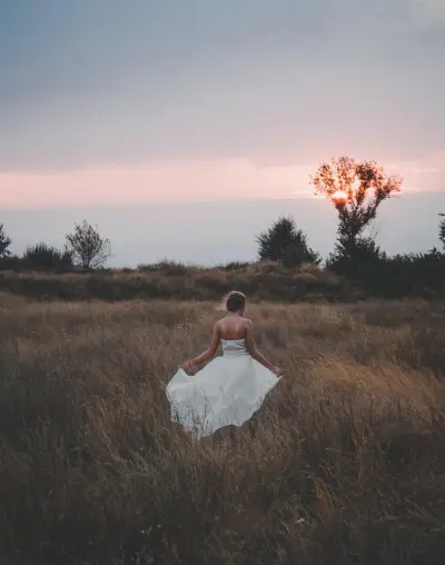 Suknie ślubne dawniej i teraz, czyli co dawna moda wnosi w najnowsze stylizacje?