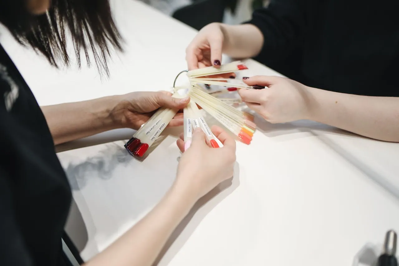 Jak dbać o paznokcie po manicure hybrydowym?