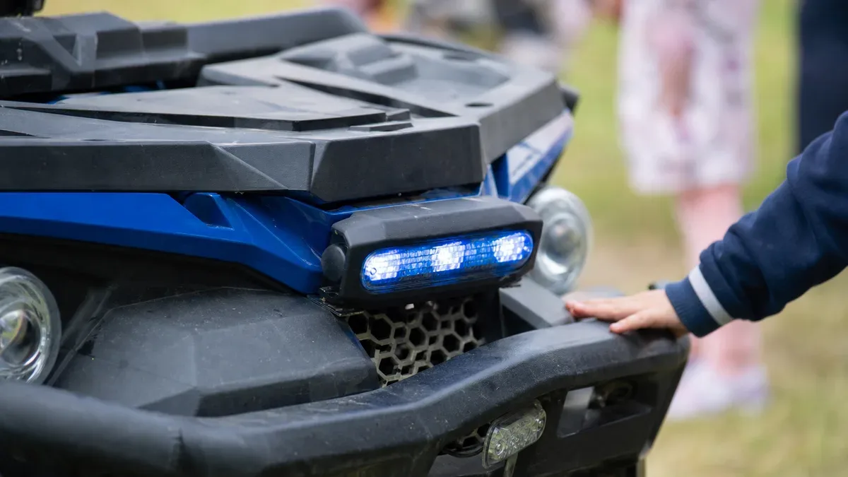 Policjanci z Koronowa na dożynkach w Sicienku. Były pytania o hulajnogi i służbę