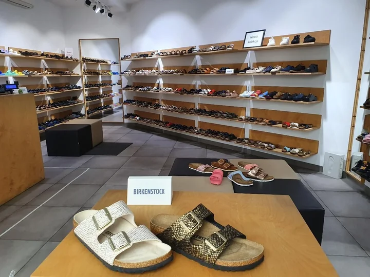Autoryzowane sklepy Birkenstock dają gwarancję, że towar pochodzi z legalnego źródła i spełnia wyśrubowane standardy jakościowe marki