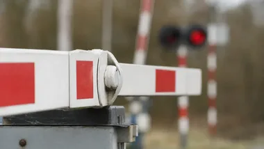 Na przejeździe w Ostromecku policja użyła drona. 10 kierowców złamało przepisy