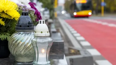 Przy bydgoskich cmentarzach kierowcy pojadą inaczej. Policja zapowiada zmiany