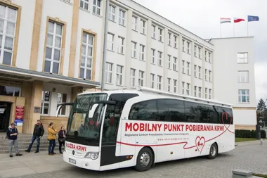 Mobilny punkt krwiodawstwa wraca przed Urząd Marszałkowski w Toruniu