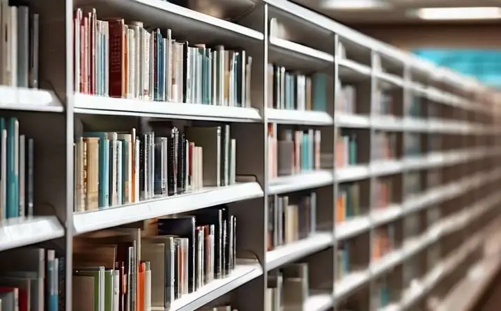 Październik w bibliotece: autorzy, warsztaty recyklingowe i rozmowy o kulturze