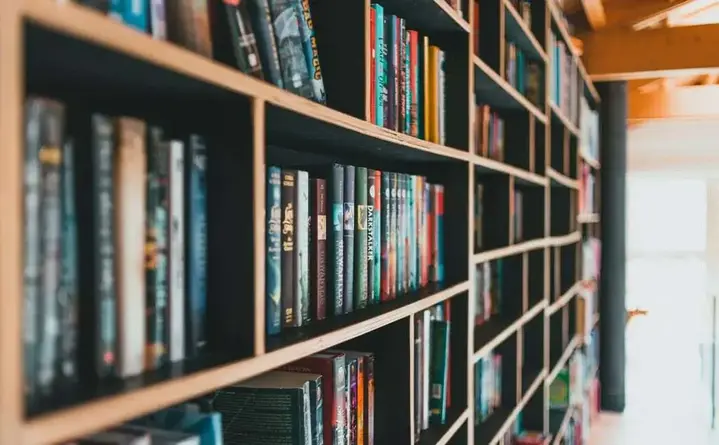 Maciej Hen czyta pamiętnik Polski lat 60. — spotkanie w Bibliotece Głównej