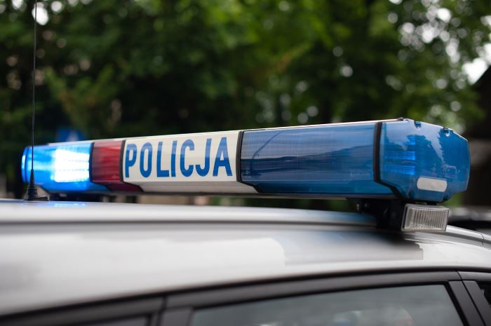 Policja Bydgoszcz: Odpowiedzą za groźby, naruszenie miru domowego oraz narkotyki