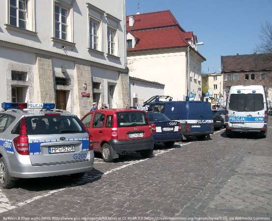 Sprawcy oszustwa „na policjanta” zatrzymani przez bydgoskich kryminalnych