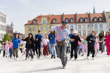 Grafika promocyjna wydarzenia Międzynarodowy Dzień Tańca – Bydgoszcz Tańczy 2026 na Starym Rynku