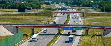 Upał na trasie potrafi uderzyć szybciej niż korek. GDDKiA przypomina o wodzie i przerwach