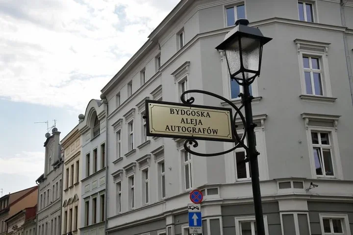 Bedoes z podpisem na ulicy Długiej. Raper laureatem Bydgoskich Autografów