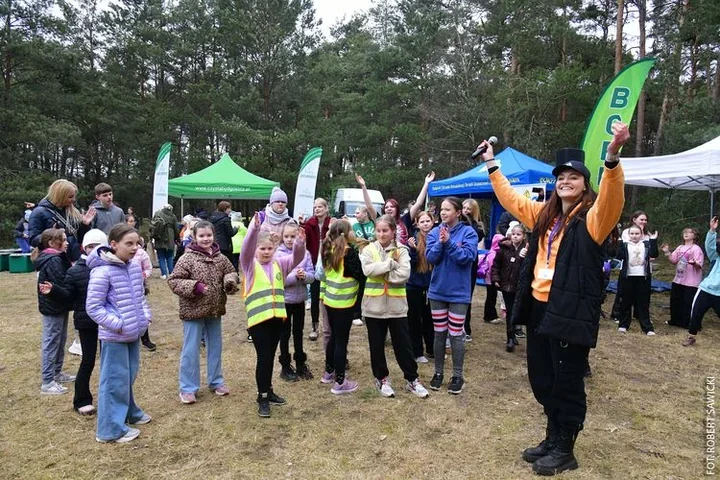 W Bydgoszczy sprzątanie lasów zamieniło się w wielkie spotkanie szkół