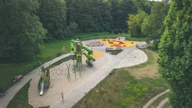 Bydgoskie place zabaw po zimie przechodzą kontrolę, malowanie i czyszczenie