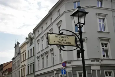 Bedoes z podpisem na ulicy Długiej. Raper laureatem Bydgoskich Autografów