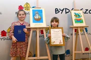 Świąteczne kartki uczniów z Bydgoszczy polecą do partnerów miasta