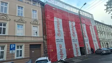 Ceglana kamienica z 1900 roku przejdzie odnowę na Okolu