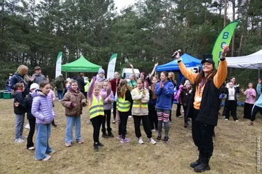 W Bydgoszczy sprzątanie lasów zamieniło się w wielkie spotkanie szkół