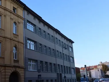 Kamienica przy moście Królowej Jadwigi odzyskuje dawny wygląd