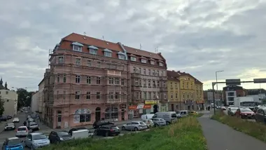 Brzoskwiniowa elewacja odmieni kamienicę przy placu Poznańskim