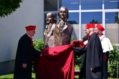 Politechnika Bydgoska świętuje 75 lat. Aula, medal i nowy pomnik