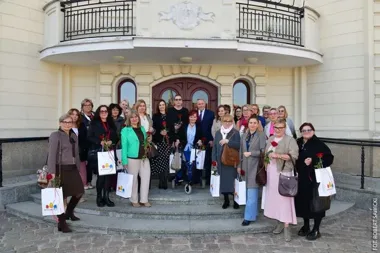 Bruski dziękował kobietom w pomocy społecznej – spotkanie w ratuszu