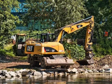 Bulwary nad Brdą zmienią brzeg. Drewno i kamień zastąpią część betonu