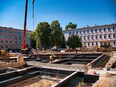 Na Leśnym powstaje nowy gmach szkoły. Trwają prace przy fundamentach