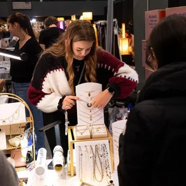 Grafika promocyjna wydarzenia Targi WZORY – moda, design i rękodzieło