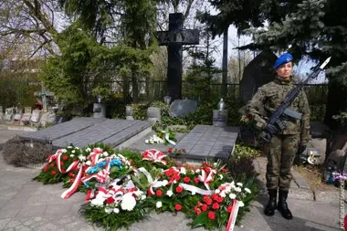 Pod Krzyżem Katyńskim wybrzmiało ostrzeżenie, że wolność nie jest dana raz na zawsze