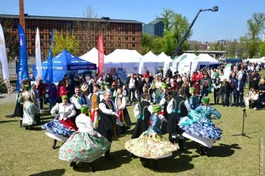 Wyspa Młyńska pełna rodzin i nauki. Bydgoszcz świętowała podwójny jubileusz