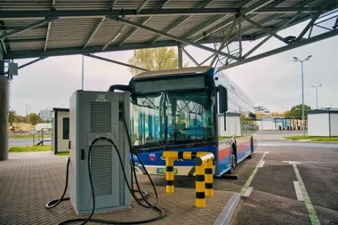 11 elektrobusów ładuje się energią ze słońca. MZK ma miejsce na kolejne