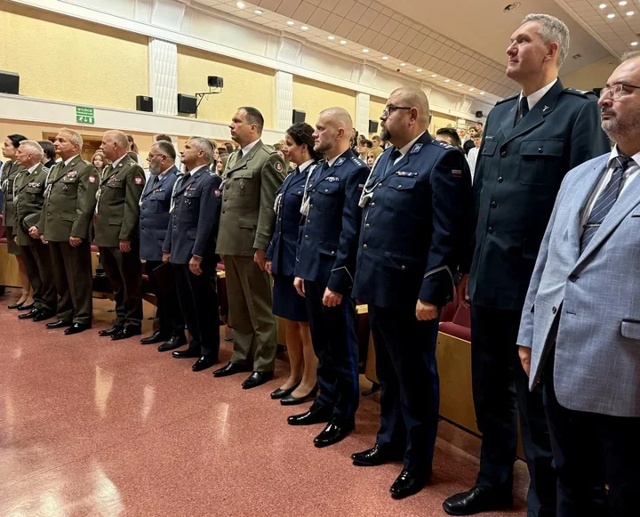 W Bydgoszczy mundurowy rok szkolny ruszył z udziałem policjantów
