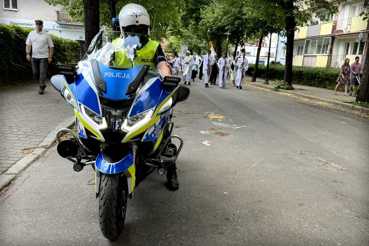 Bydgoszcz pod policyjną kontrolą podczas procesji - obyło się bez chaosu