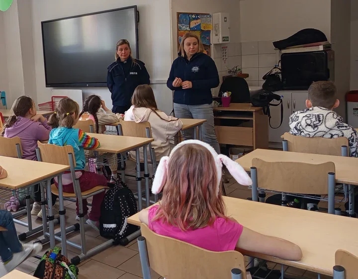 W bydgoskiej podstawówce policja uderzyła w dwa problemy, które rosną w ciszy