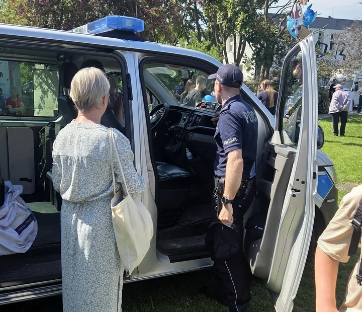 Dzieci na Wyżynach w radiowozie i przy sygnałach - policja postawiła na edukację