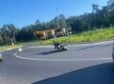Jechali do służby, zatrzymali się przy rannym motocykliście w Pawłówku