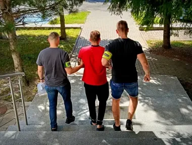 Po zarzutach za włamania miał zaatakować kobietę. Trafił do aresztu
