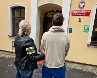12 zarzutów dla 17-latka z Bydgoszczy. Policjanci znaleźli część mienia