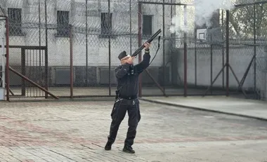 Dron z ładunkiem nad więzieniem. Bydgoscy policjanci sprawdzili procedury