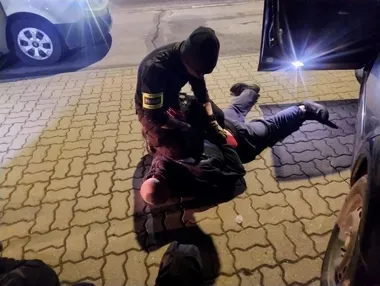 Kominiarki, gazy i 1,4 promila - policja przerwała nocną ustawkę w Solcu Kujawskim