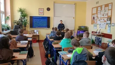 Policja postawiła uczniów w obliczu hejtu - spotkania w SP 10 w Bydgoszczy