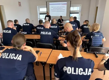 Młodzi policjanci ruszyli na ulice Bydgoszczy - to ich pierwsza służba
