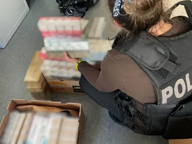 Tysiące lewych papierosów i alkoholowy trop na bydgoskim targowisku