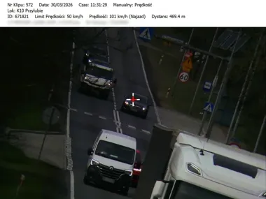 71-latek z Opla na DK10 złamał dwa zakazy w kilka sekund