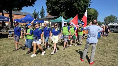 W Nowej Wsi Wielkiej radiowóz i walizka kryminalistyki przyciągnęły uwagę uczestników