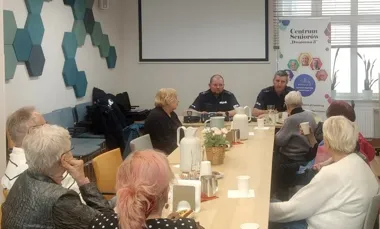 W Bydgoszczy policjanci dali seniorom lekcję, która może uratować życie