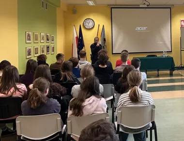 Hejt w szkolnej ławce - policjanci w Bydgoszczy ostrzegli uczniów