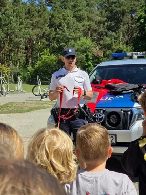 Policyjna łódź trafiła do szkoły w Bydgoszczy - dzieci usłyszały twarde zasady