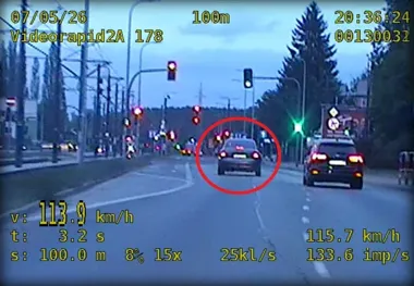 Pędził 113 km/h, a po chwili policja znalazła w aucie narkotyki i nakaz odsiadki