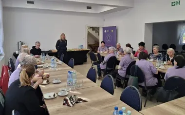 W Czemlewie policjanci pokazali seniorom, jak oszuści przejmują konta